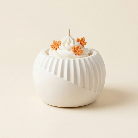 Handmade Maple Frost candle by Glowbaltic, whipped wax top with maple leaves from wax - handmade